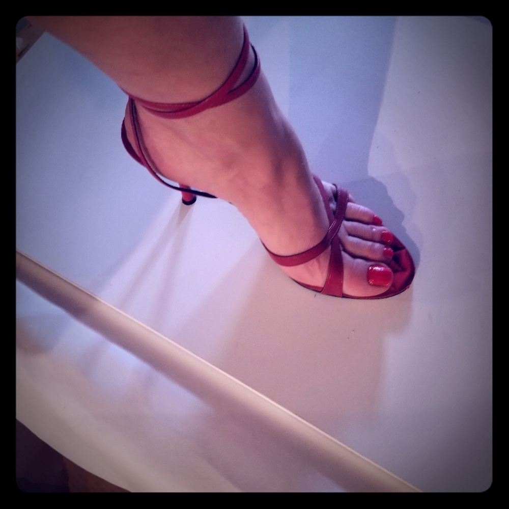 Am solutely perfect BCBG Max Azria red 3 " heel